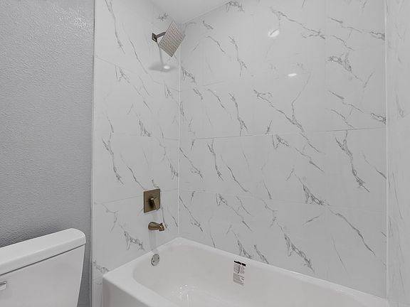 2nd image of 200 Opal St