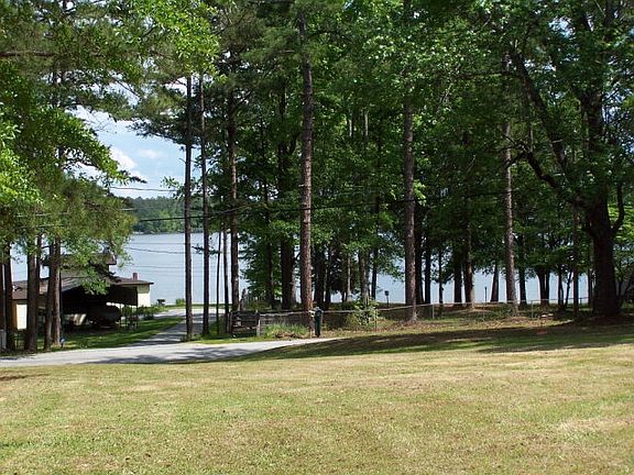 3rd image of 224 Lakeshore Dr