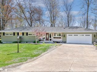 6604 N Rd, Escanaba, MI 49829