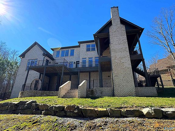 5th image of 1 Sylvias Way SE