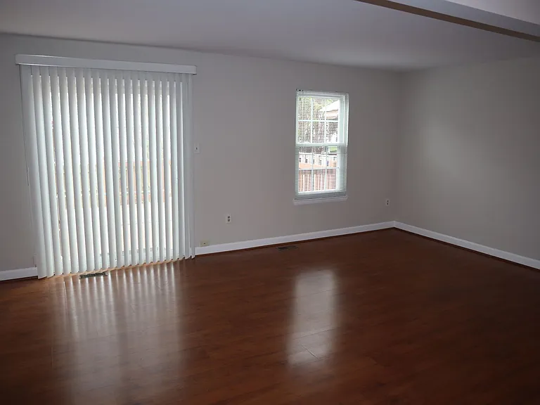 9513 Melrose Square Way — Photo 5