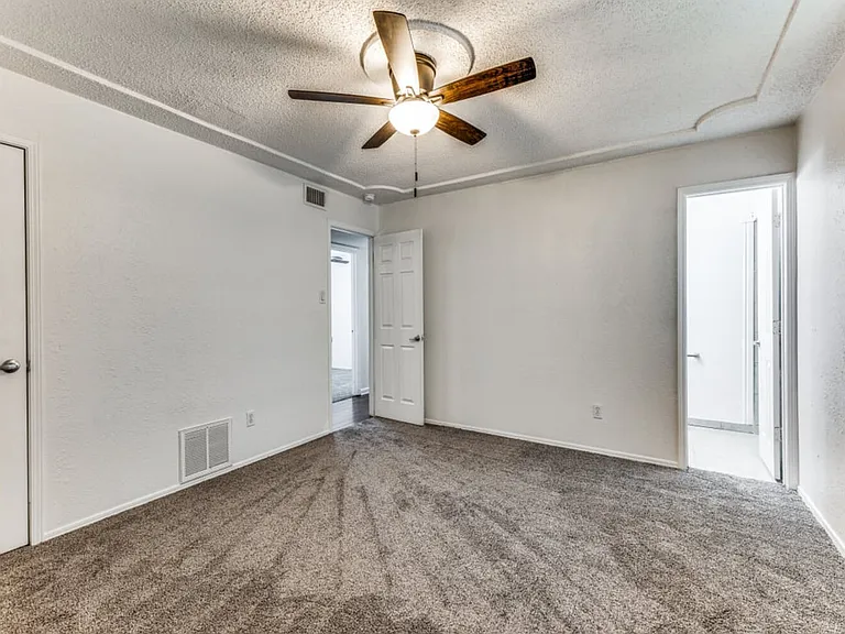 600 NW Ann Lois Ln — Photo 6