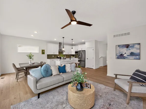 431 Stillwater Ct, West Des Moines, IA 50266