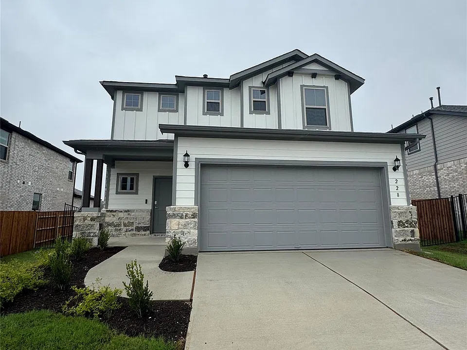 228 Groveland Dr