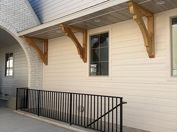 3rd image of 2743 W Aurora Ave