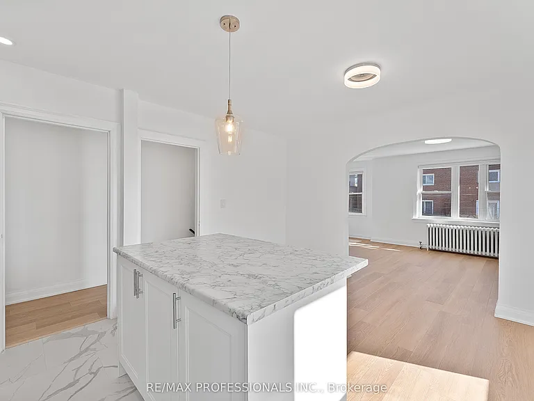 308 Jane St #UPPER — Photo 14