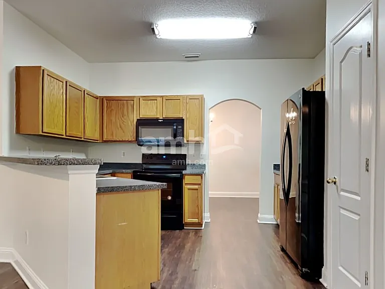 2510 Victoria Point Dr — Photo 3