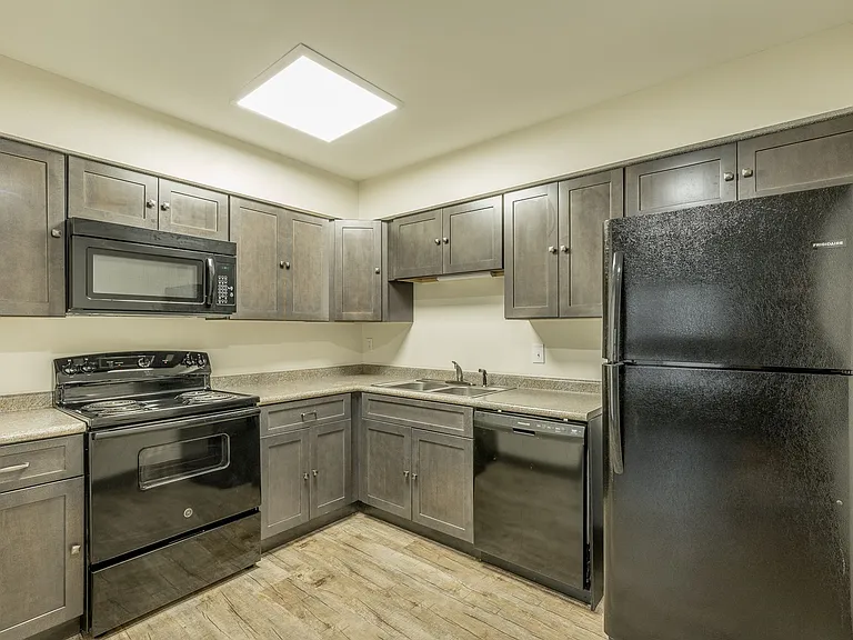 203 4th St #B4 — Photo 5