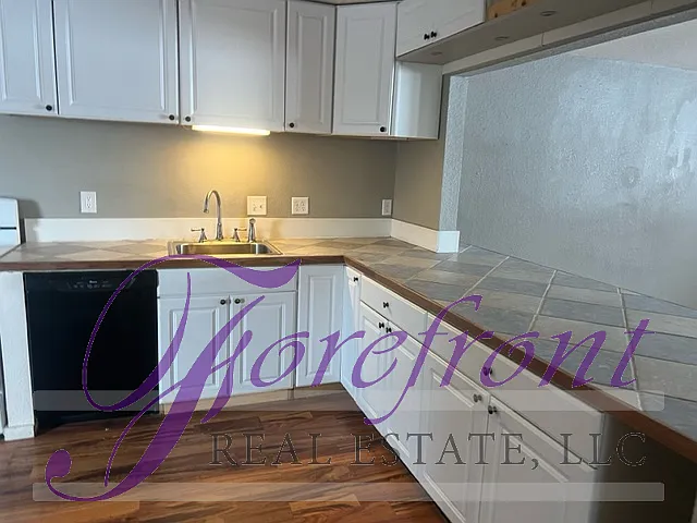 428 N Jackson St — Photo 6