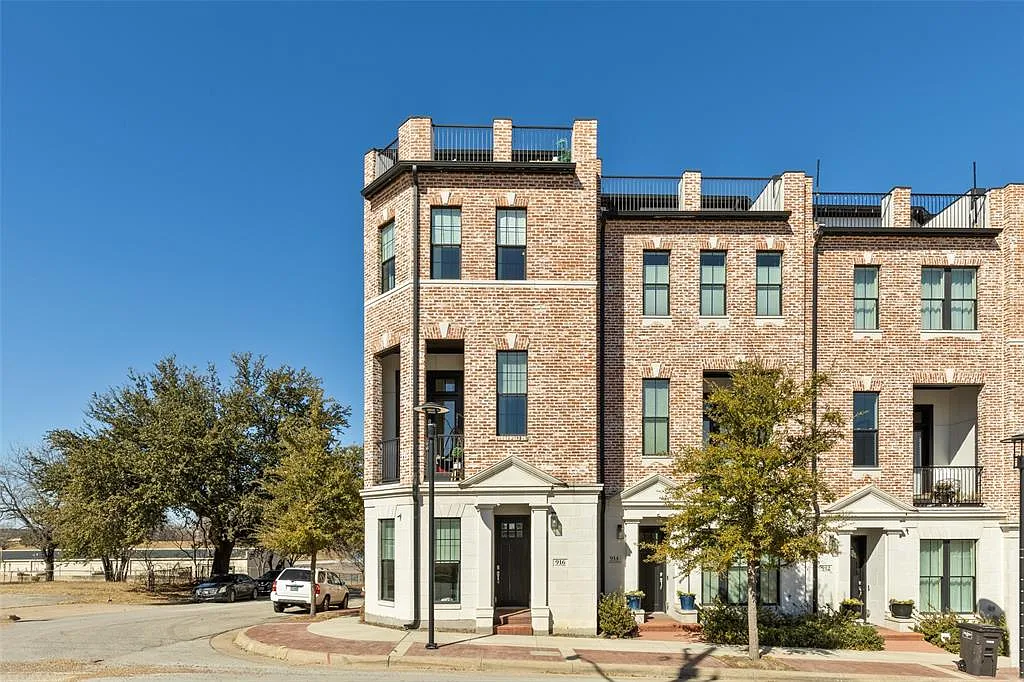3 bed, 3.5 bath, 2231 sqft, $5,200 — Photo 1