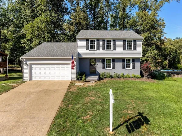 7945 Freehollow Dr, Falls Church, VA 22042
