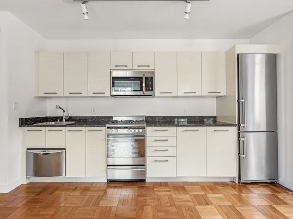 20 Exchange Place image 3 of 25