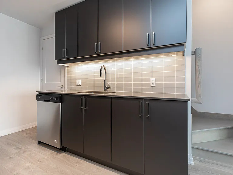 7895 Jane St #Townhouse B-7 — Photo 8