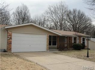 24 Sunny Side Dr, Saint Peters, MO 63376