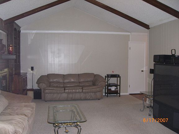 Oversized living area with vaulted ceilings, and plenty of room