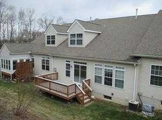 22 Meadowview Ct, Canton, CT 06019