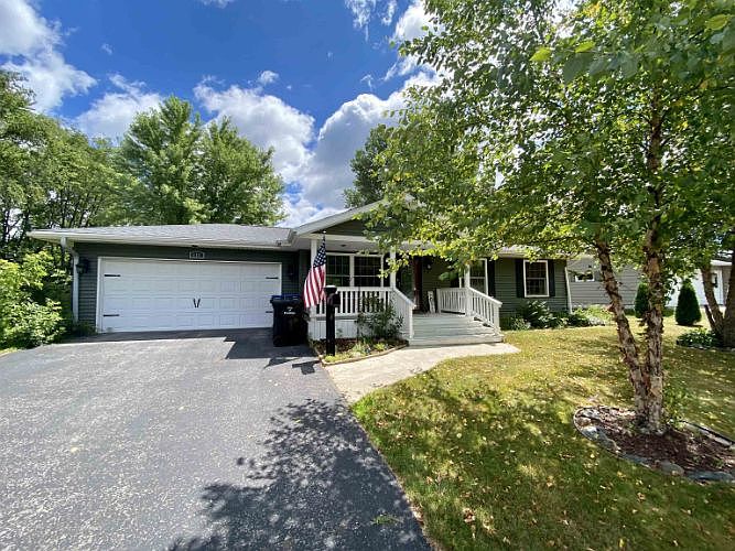 2nd image of 410 Rainbow Cir