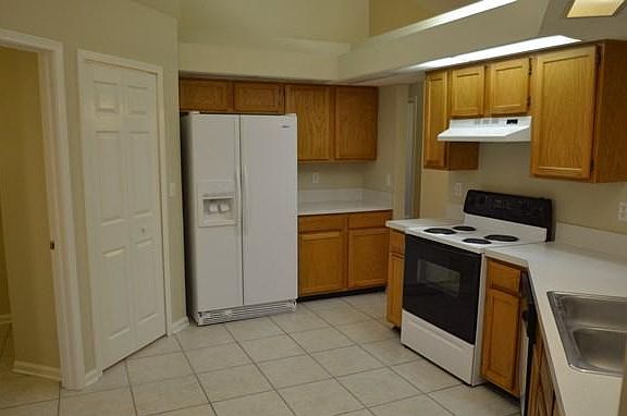 3rd image of 10488 Otter Creek Dr