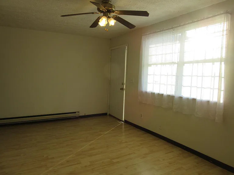 13 Circle Dr #B — Photo 3