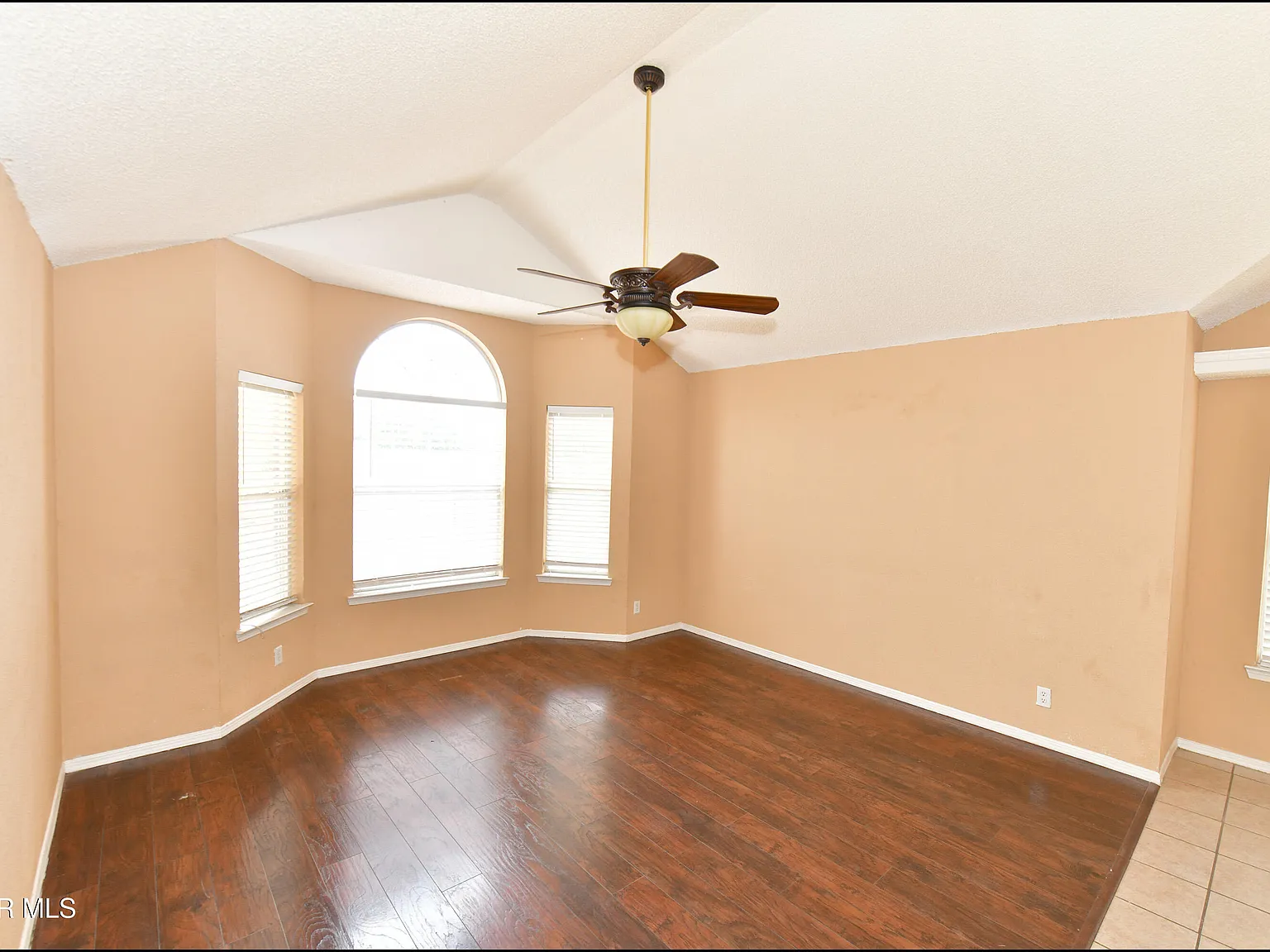 3 bed, 2.0 bath, 1509 sqft, $1,800 — Photo 2
