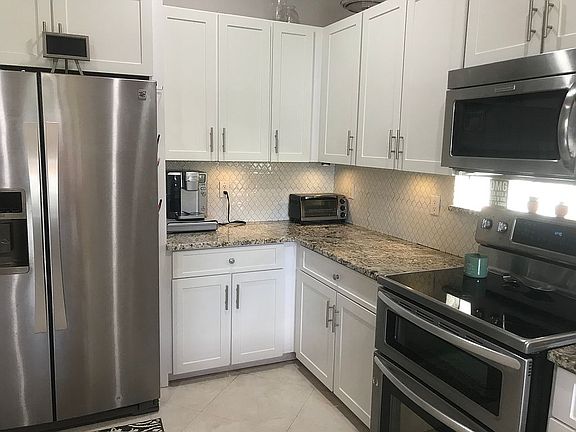 3rd image of 1039 Grove Park Cir