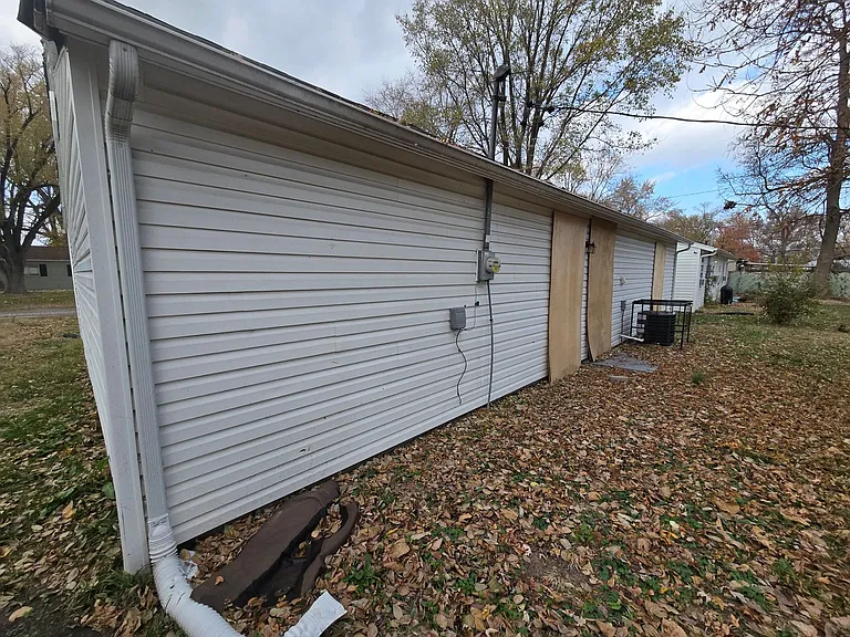 1140 Saint Rose Ln — Photo 3