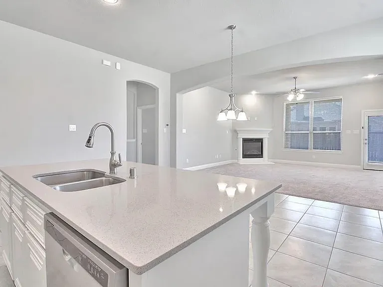 2417 Griffith Park Dr — Photo 5