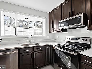 2nd image of 405 Westminster Ln