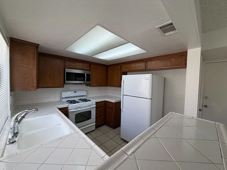 1594 Christopher Ln — Photo 10