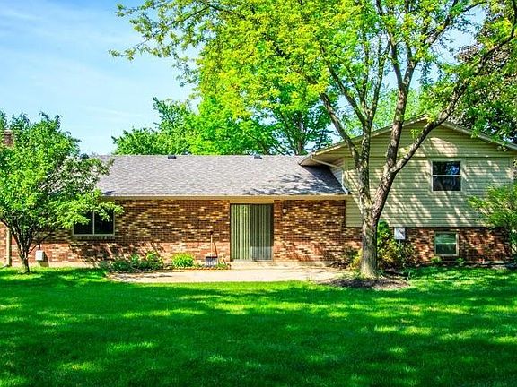 2nd image of 9888 Rose Arbor Dr