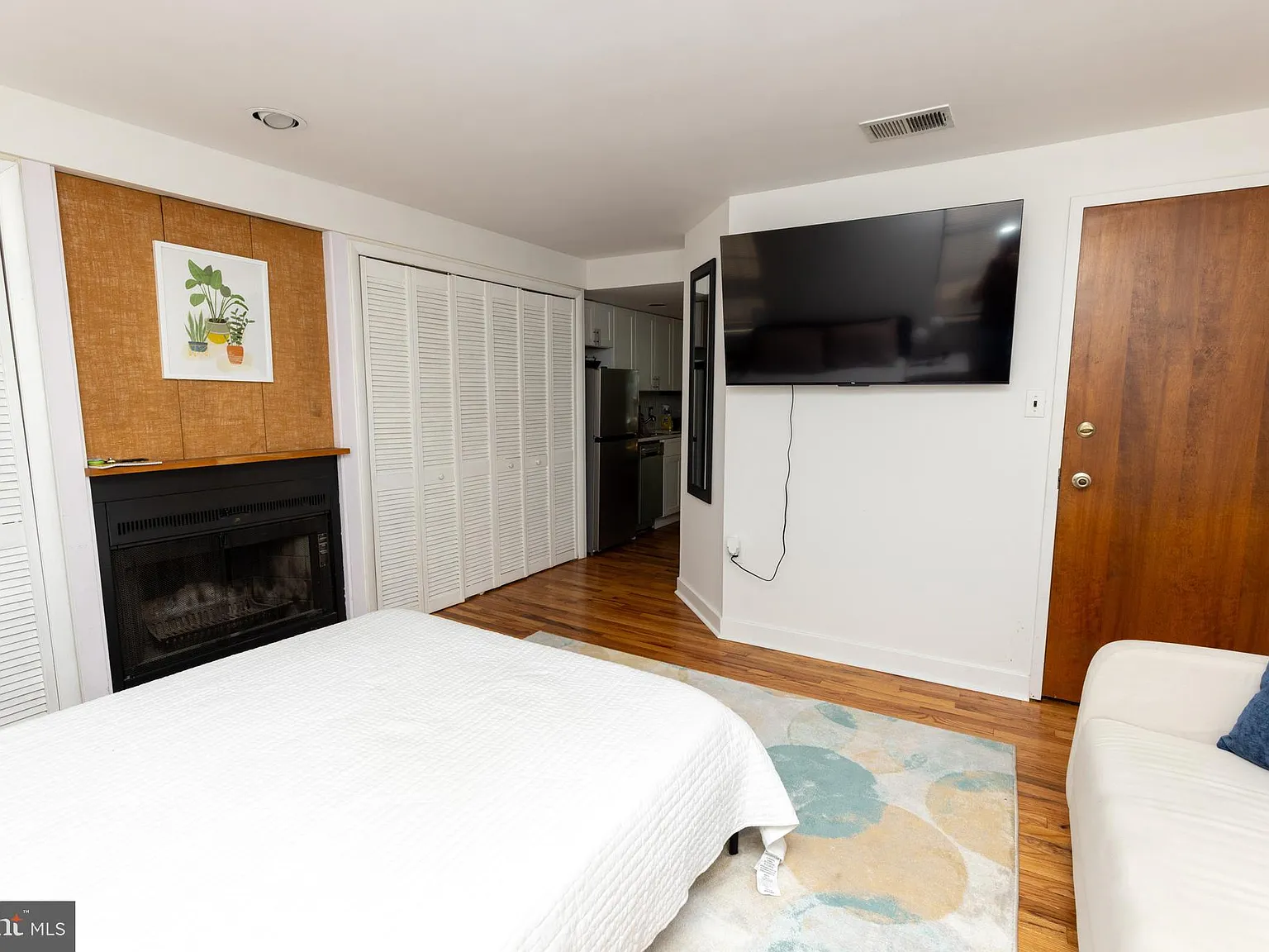 Studio, 450 sqft, $1,700 — Photo 3