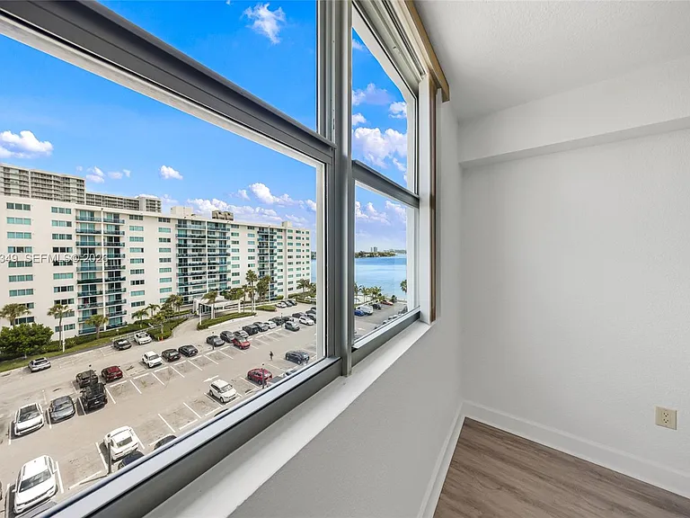 7501 E Treasure Dr #7M — Photo 19