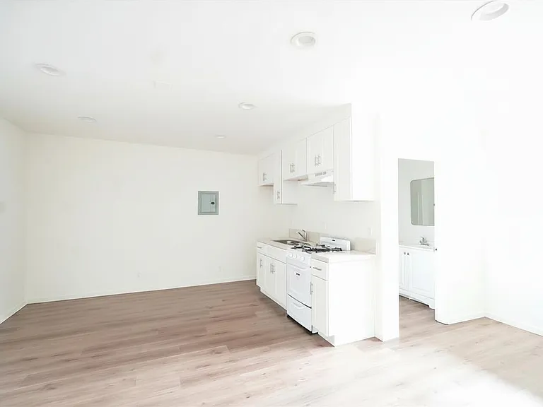 2828 E 70th St #2826-B — Photo 3