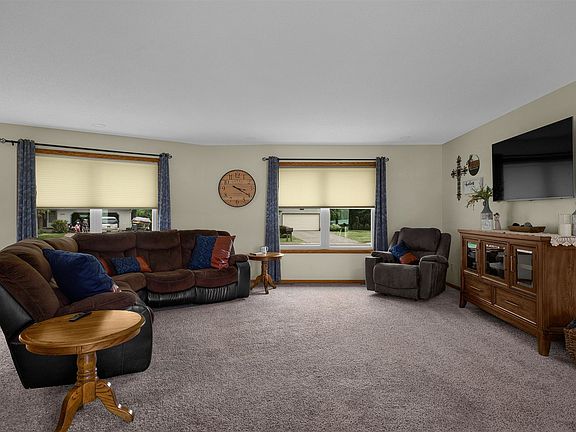 4th image of 707 E Cedar Ave