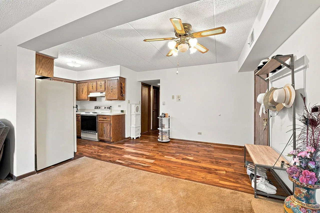 2 bed, 1018 sqft, $2,000 — Photo 2