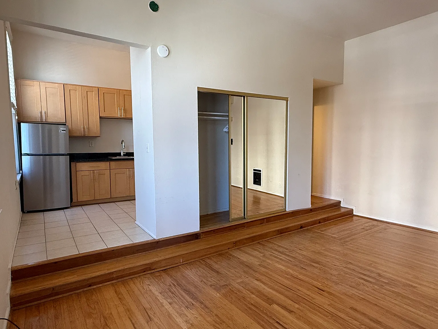 1 bed, $4,000 — Photo 2