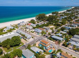 2719 Gulf Dr, Holmes Beach, FL 34217