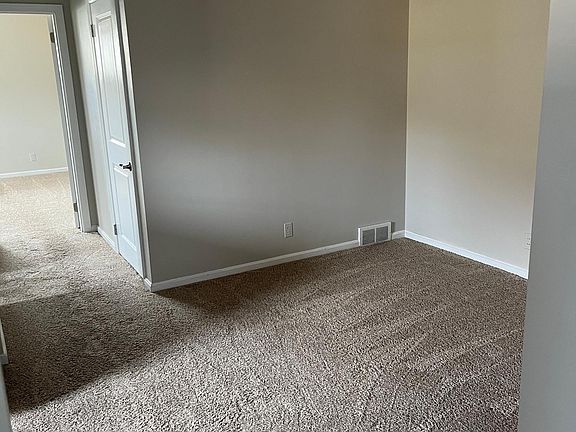 5th image of 84 S Grand Ave
