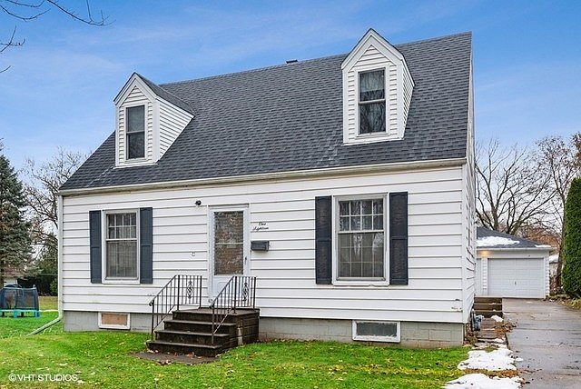 Welcome home to a nice cape cod with 2+ car garage!