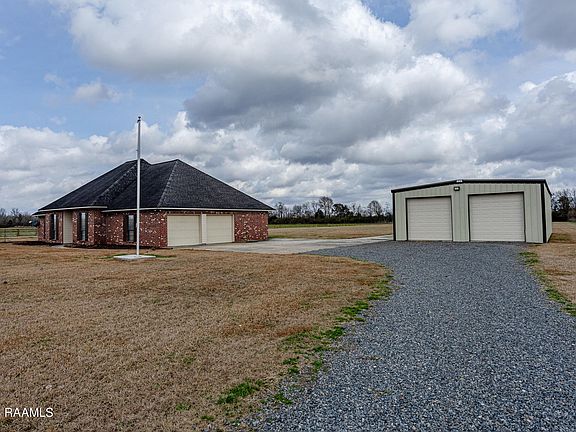 4th image of 326 Durousseau Rd