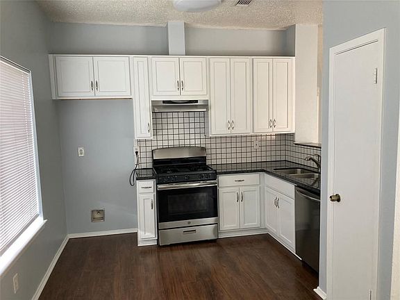 2nd image of 16719 La Gloria Dr