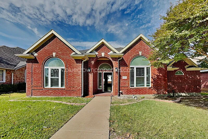 1527 Jeanette Way