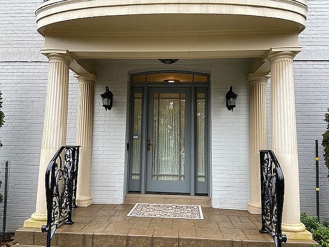 Front door: (street view=OLD