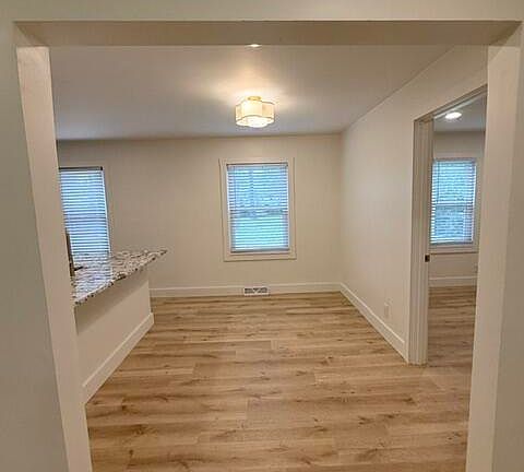 5th image of 2418 E Kirkwood St