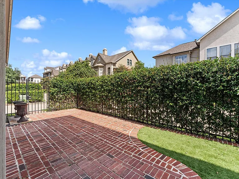 447 N Gate Stone — Photo 35