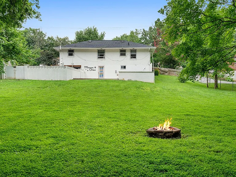 3363 Mimosa Dr — Photo 44