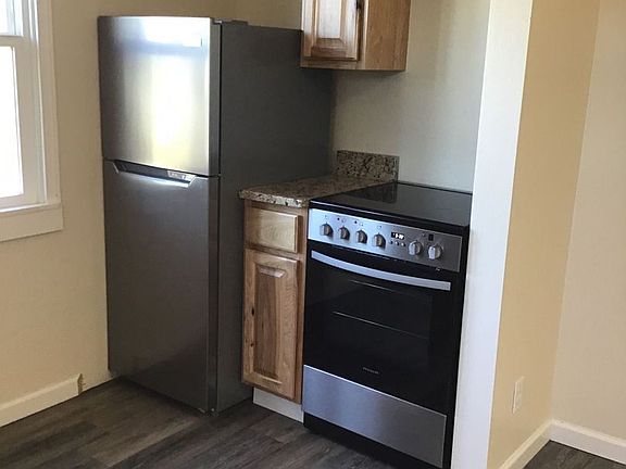 3rd image of 243 N Holly St #3