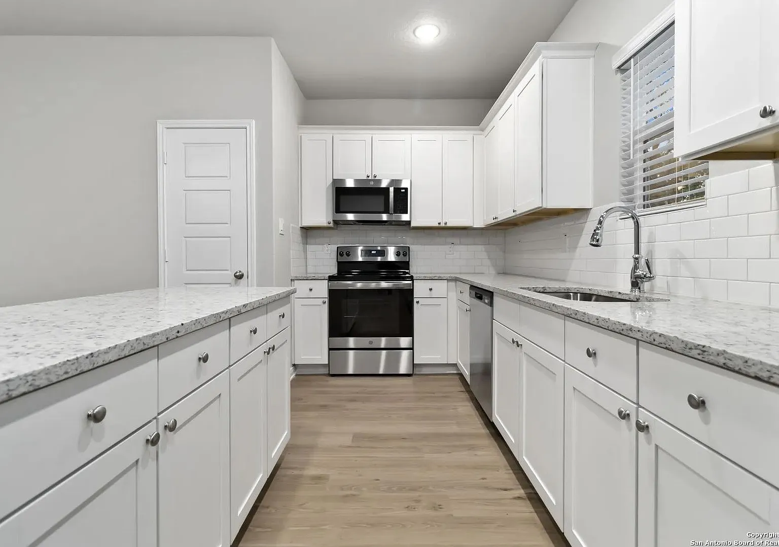 3 bed, 2.5 bath, 1313 sqft, $1,800 — Photo 2