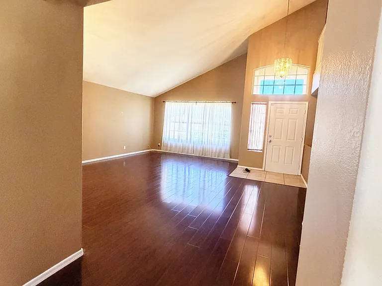 338 E Palomino Ct — Photo 5