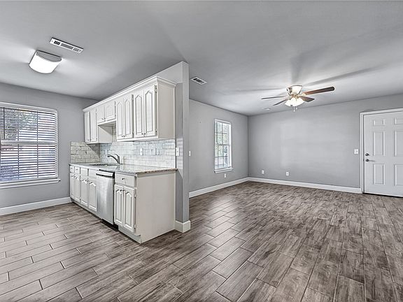 2nd image of 2514 W Ash St